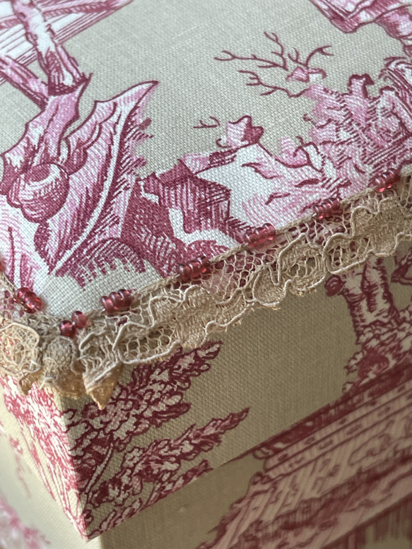 カルトナージュ(中)裁縫箱　中国風柄でステキ‼︎ 大きさも使いやすい‼︎レース、ビーズアンティーク 11枚目の画像