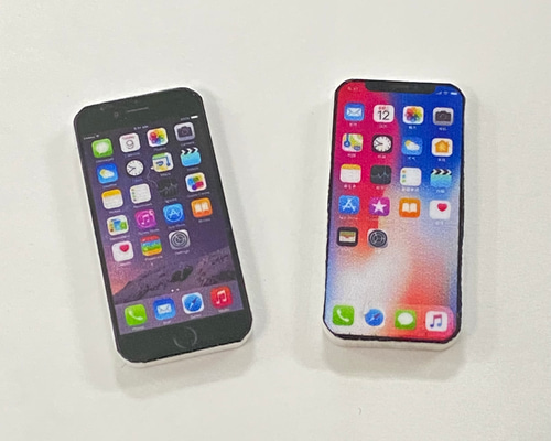 ミニチュア★iPhone★黒★ブラック★アイフォン★スマホ★ドールハウス★ 楽天市場】ミニチュア小物 iPhone アイフォン ゴールド