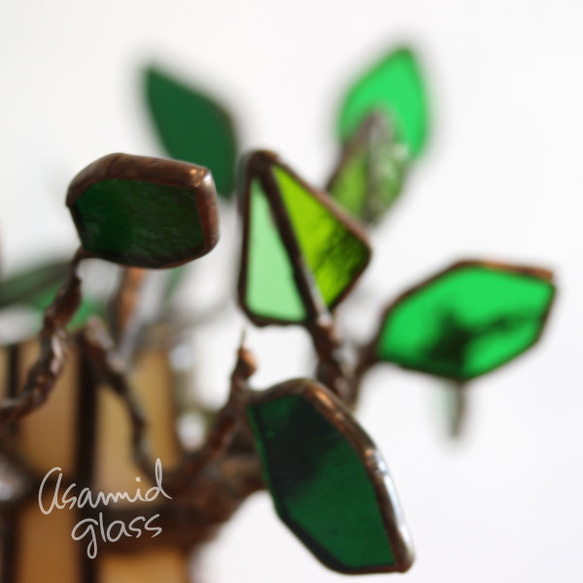 ステンドグラス　バオバブの木　グリーンの葉っぱ　ガラスのオブジェ 4枚目の画像