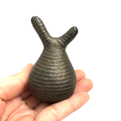 指圧もできる鉄の植物？！「グラたま」リングかけ・ペーパーウェイト