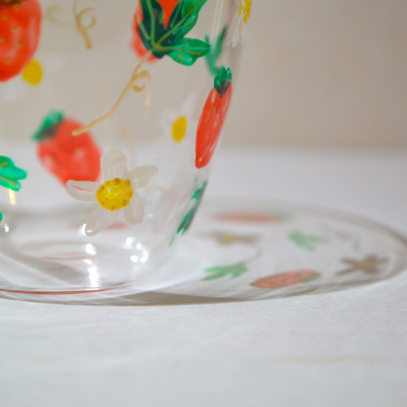 ガラスの耐熱マグカップ いちご 3枚目の画像