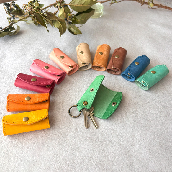 ミニ キーケース キーホルダー 革 イタリアレザー オイルレザー  小さな浪曼派コンパクトキーケース  名入れ 刻印 1枚目の画像