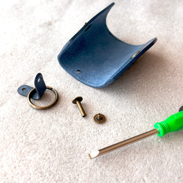 ミニ キーケース キーホルダー 革 イタリアレザー オイルレザー  小さな浪曼派コンパクトキーケース  名入れ 刻印 9枚目の画像