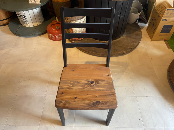 在庫あり　即納　Ok  Hotaru 椅子　チェアー　キッチン　リビング　ダーク　ブラック　家具　天然木　無垢材 4枚目の画像