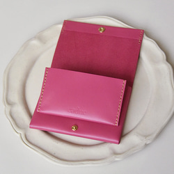 ハーフウォレット・ショッキングピンク（イタリア産牛革、顔料仕上げ）小さいお財布　ミニマリストなお出かけスタイル 4枚目の画像