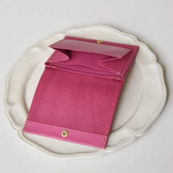 ハーフウォレット・ショッキングピンク（イタリア産牛革、顔料仕上げ）小さいお財布　ミニマリストなお出かけスタイル 5枚目の画像