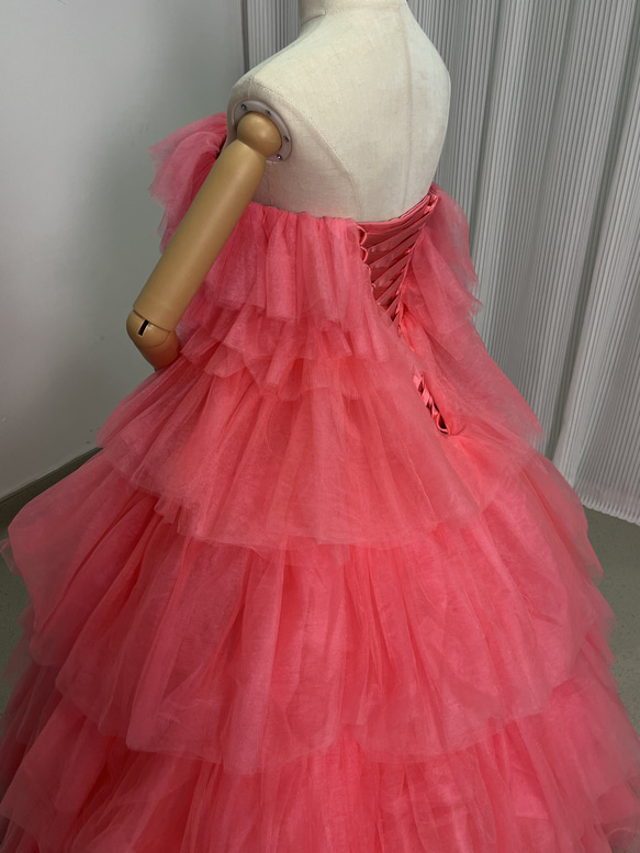 送料無料！カラードレス ビビッドピンク 柔らかく重ねたチュールスカート 編み上げ 可愛い プリンセスライン 6枚目の画像