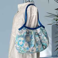 コロンと可愛いショルダーグラニーバッグ　✤リバティ✤ スモールスザンナ　ブルー　◎選べる2サイズ 2枚目の画像