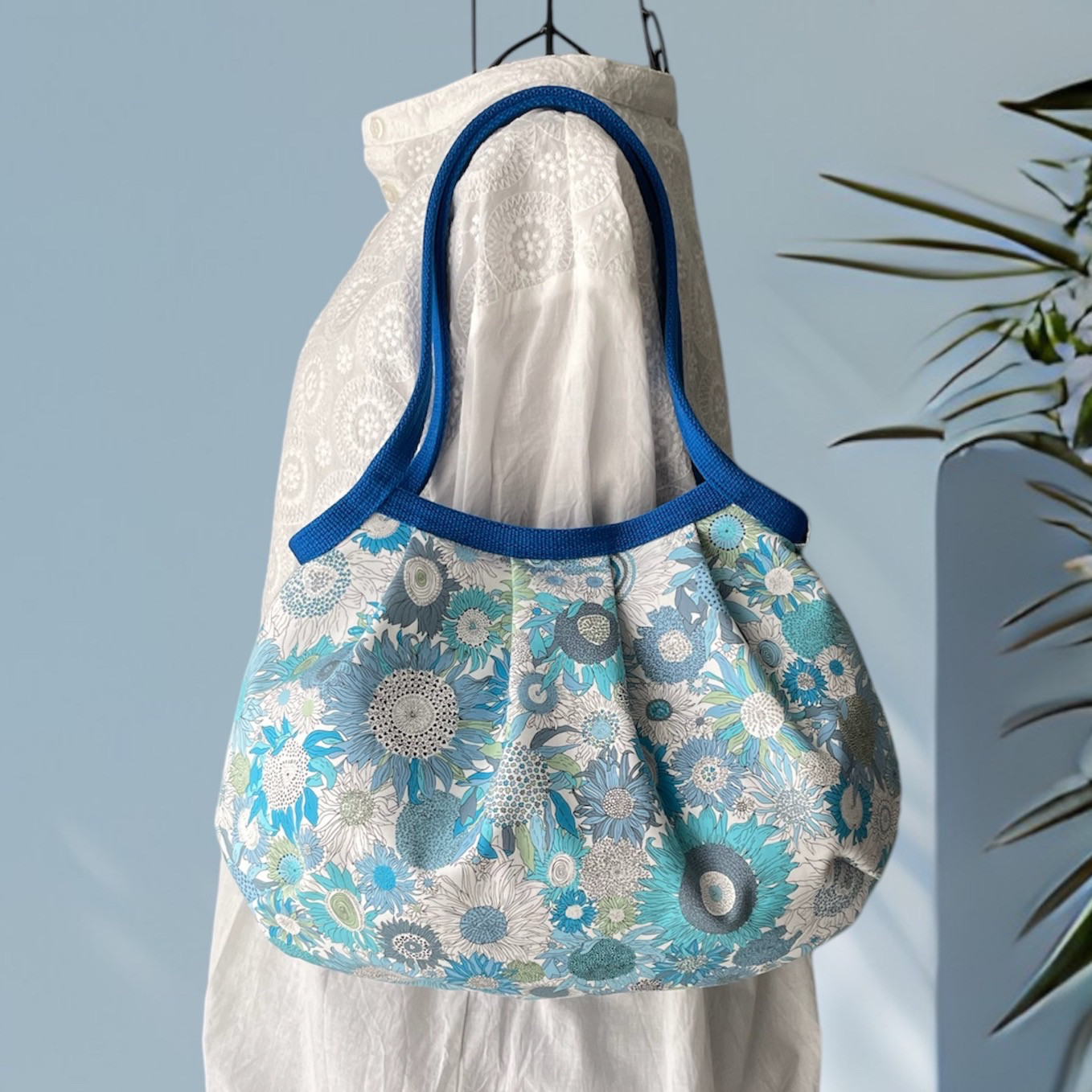 コロンと可愛いショルダーグラニーバッグ　✤リバティ✤ スモールスザンナ　ブルー　◎選べる2サイズ