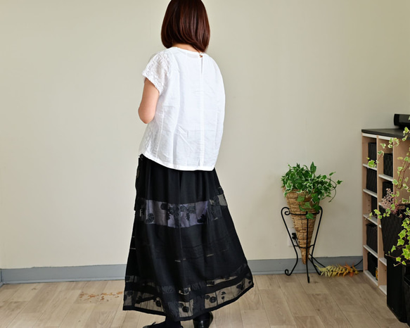 趣きのある３D花模様織りのギャザースカート：インナーペチコート付き 2枚目の画像