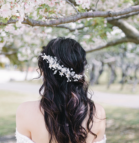 【レビューで送料無料】カチューシャ ワイヤー 花 髪飾り ウェディング 小枝 結婚式 ブライダル ヘッドドレス 1枚目の画像