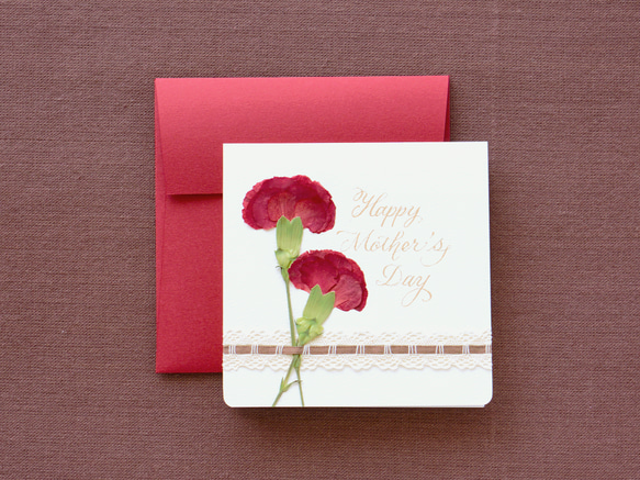 押し花とカリグラフィーの母の日カード【Happy Mother's Day】　本物のカーネーションのカード（赤） 4枚目の画像