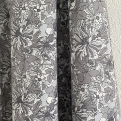 コットンの花柄のフレアスカート(モノトーン) 3枚目の画像