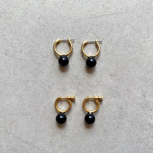 マメクロゴウチ　オニキスフープピアス Mame Kurogouchi マメクロゴウチ Osmanthus Motif Earrings