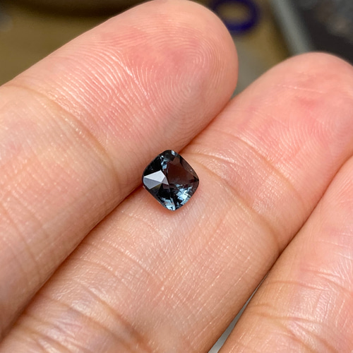 RS4-84 宝石質 高貴な洗練の高級感紺色 スピネル ミャンマー産 ルース