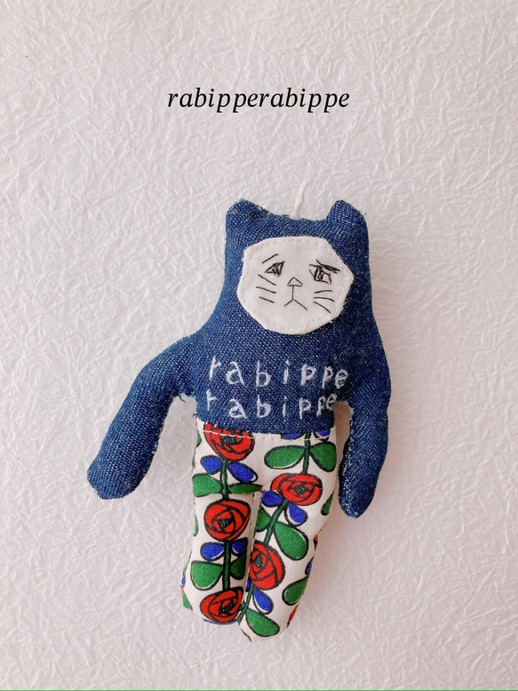 こまり顔猫　ぬいぐるみ　rabippe  マスコット　薔薇ジーンズ　　1匹　Sサイズ 5枚目の画像