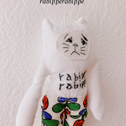 こまり顔猫　ぬいぐるみ　rabippe  マスコット　薔薇ホワイト　　1匹　Sサイズ 7枚目の画像