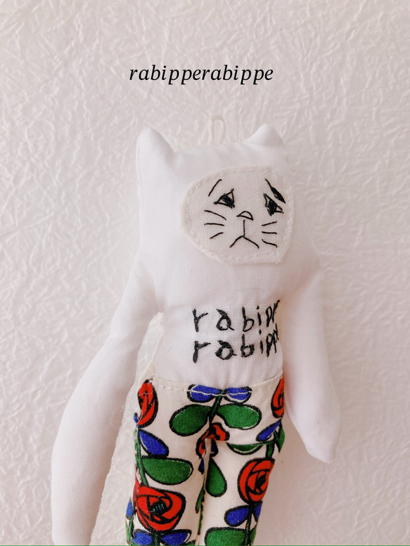 こまり顔猫　ぬいぐるみ　rabippe  マスコット　薔薇ホワイト　　1匹　Sサイズ 7枚目の画像