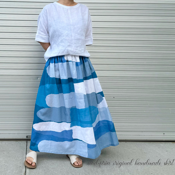 新作♪デザイナーズテキスタイルのスカート　グラデーションブルー 12枚目の画像