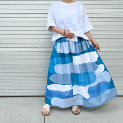 新作♪デザイナーズテキスタイルのスカート　グラデーションブルー 4枚目の画像
