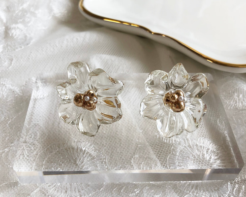 レジン ピアス エクリュホワイト 春 夏 ドライフラワー 1粒タイプ 不規則 resin】じわじわきているガラスネイルでレジンピアス作ったら