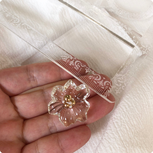 no.600 つやつやクリアのフラワーピアス クリアピアス フラワー レジン