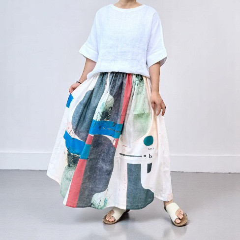 個性光るデザイナーズテキスタイルのスカート ボトルアート　ブルー&レッド