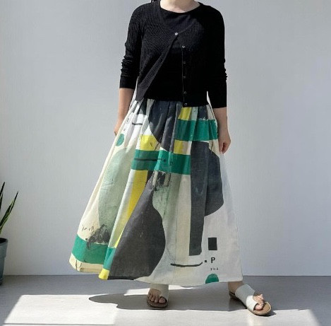 個性光るデザイナーズテキスタイルのスカート　ボトルアート　グリーン&イエロー