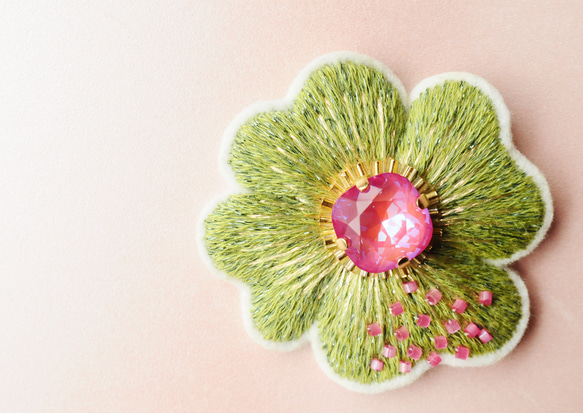 ＜Kira～ツムガレルハナ～＞花刺繍ブローチ「 春の野 」 1枚目の画像