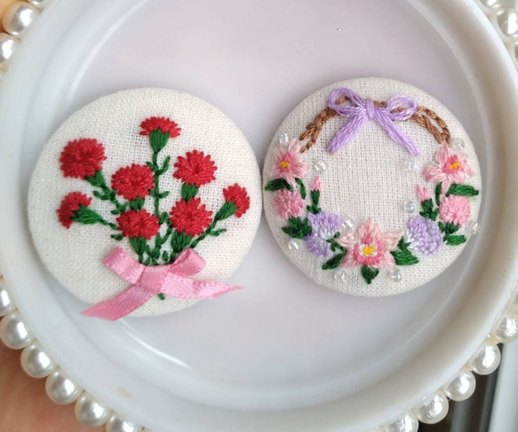 くるみボタン刺繍ブローチ　母の日セット❁ 1枚目の画像