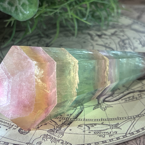 マルチカラー✿*:・キャンディフローライト蛍石ラフストーン原石ポイント