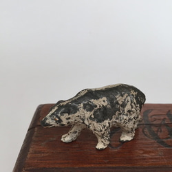 アンティークしろくま鉄のおもちゃ　オブジェ 動物フィギュリンbear figure　イギリス 4枚目の画像