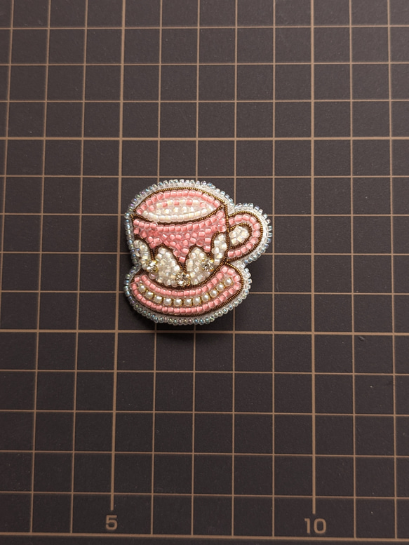 カップ＆ソーサー　ピンク　ビーズ刺繍ブローチ　 11枚目の画像