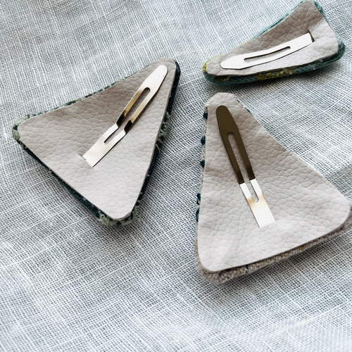 ミナペルホネン パッチンピン2つ タンバリン スカイフラワー ピン留め