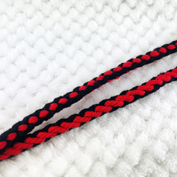 マクラメ編み携帯用ショルダーベルト赤黒5本編み 4枚目の画像