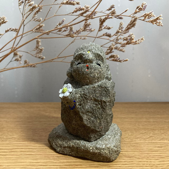 お地蔵様『雛菊』石の彫刻 1枚目の画像