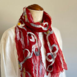 羊毛フェルト・手染めシルクのマフラー（赤） 1枚目の画像