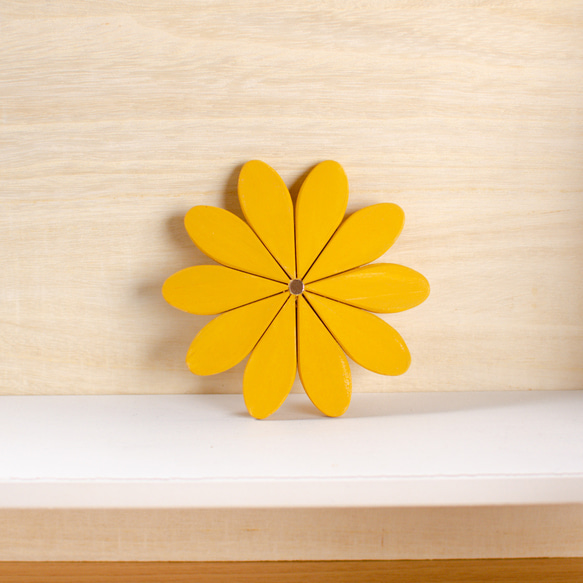 【母の日にも】手作り木製　黄色いお花のマグネットフォトフレーム 2枚目の画像