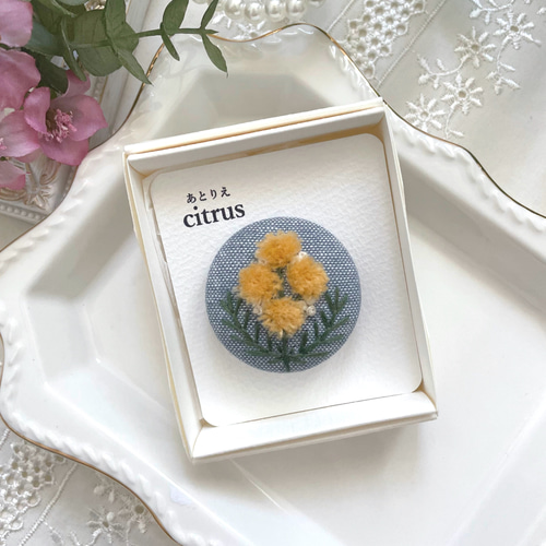ポニーフック「猫とミモザ」手刺繍 刺繍ポニーフック［ミモザ］ヘアカフ ふさふさミモザ 「春の誕生花2025