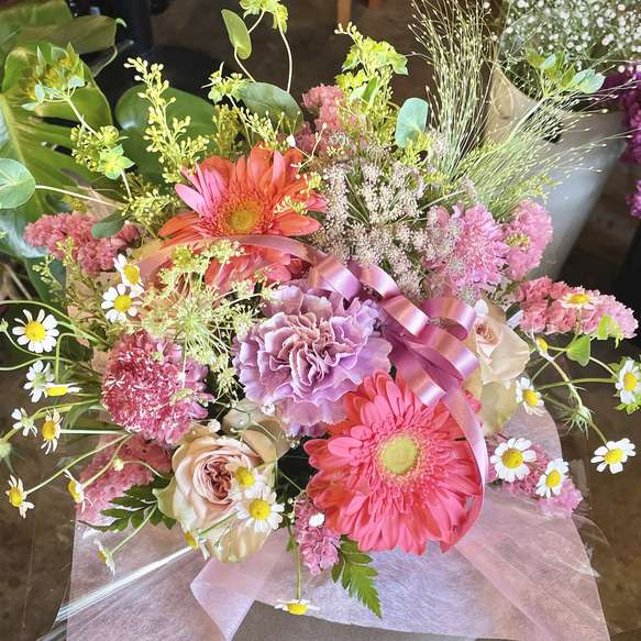 お花屋さんの生花フラワーアレンジメント〜ピンク〜　お祝い・母の日2024 2枚目の画像