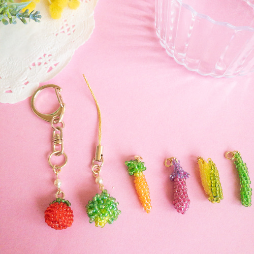 野菜のミニチュアビーズストラップ 携帯ストラップ うさのひみつきち