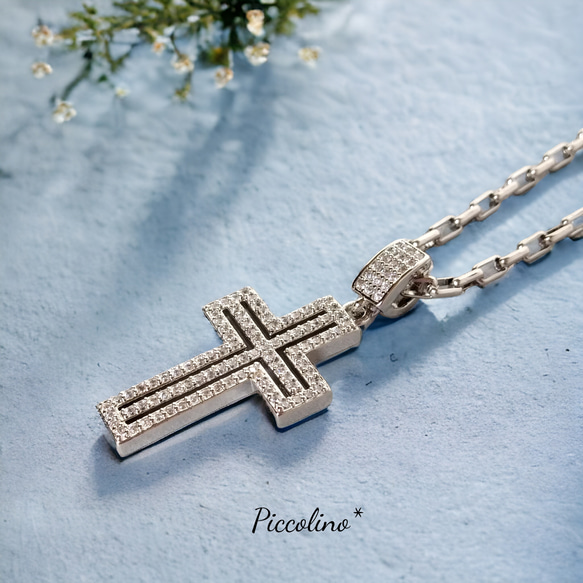 ビジュー輝く▶十字架(クロス)のネックレス シルバー お出かけ フォーマル 3枚目の画像