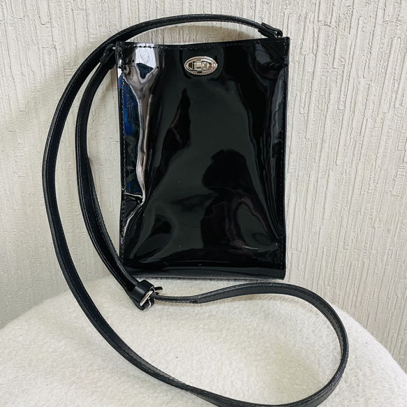 ブラックパテントレザーミニショルダーバッグ ポシェット bi-shop+ 