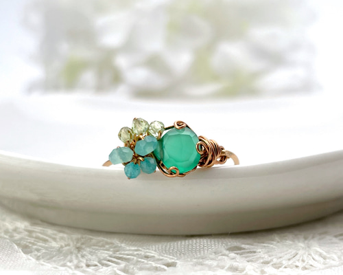 Marie's garden - グリーンオニキスと3種の天然石のワイヤーリング