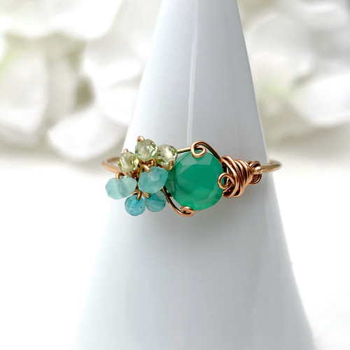 Marie's garden - グリーンオニキスと3種の天然石のワイヤーリング