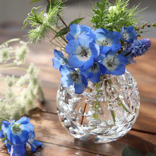 クリスタルガラス 花瓶 壺　高さ約27cm カットガラス装飾 ひかりの一輪挿し』スウェーデンクリスタルガラス 透明感 上品 祈り