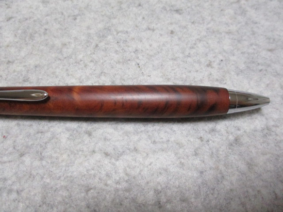 タスマニアンタイガーマートル　縮み杢　椿油仕上げ　木軸ボールペン(シャープペンシル)　希少材 5枚目の画像