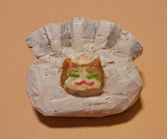 餃子猫のブローチ（はちわれ猫） 1枚目の画像
