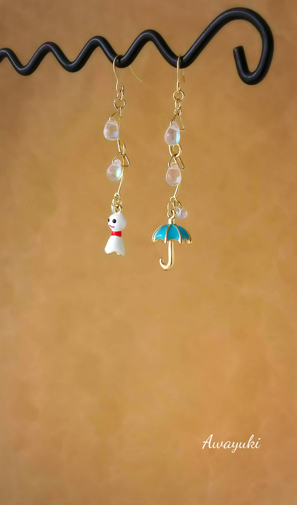 てるてる坊主と傘の雨の日のピアス(しずく・アンブレラ・ブルー・雨粒・雨・チェコガラスしずく・涼しげ・春・夏・梅雨) 8枚目の画像