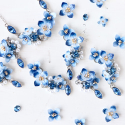 青い紫陽花ときらめくbijouのイヤーカフ（両耳）花、ギフト 9枚目の画像